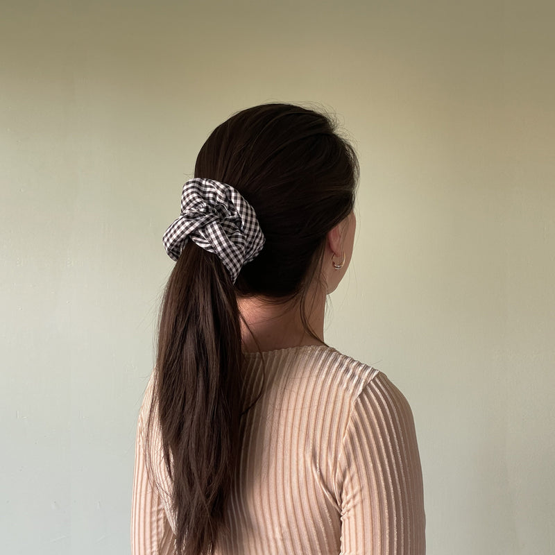 Giant Scrunchie - Check pattern Black - simplment